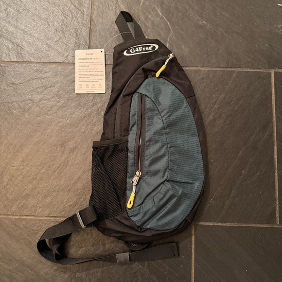 Black and Green Unisex Sling Bag - Picture 1 of 3